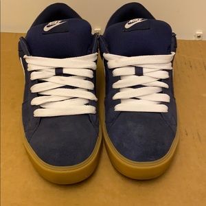 Nike shoes never worn